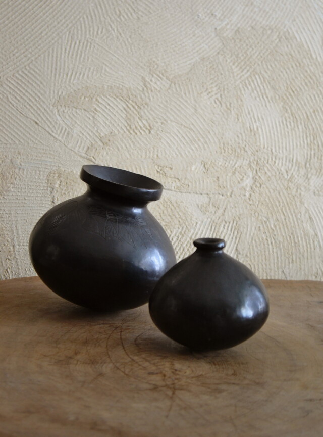 黒陶丸壷（大）バルネグロ　花器